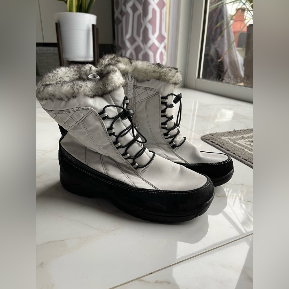 Snow Boots